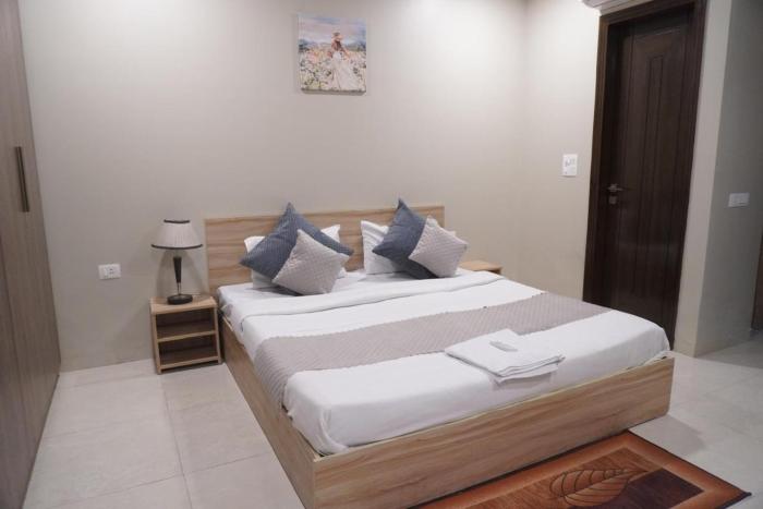 staybia hotel and service apartments sector 27 noida