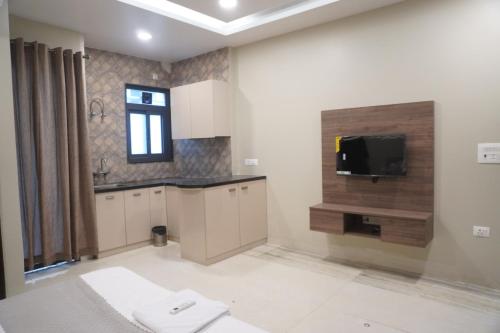 staybia hotel and service apartments sector 27 noida