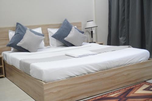 staybia hotel and service apartments sector 27 noida
