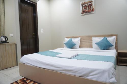 staybia hotel and service apartments sector 27 noida