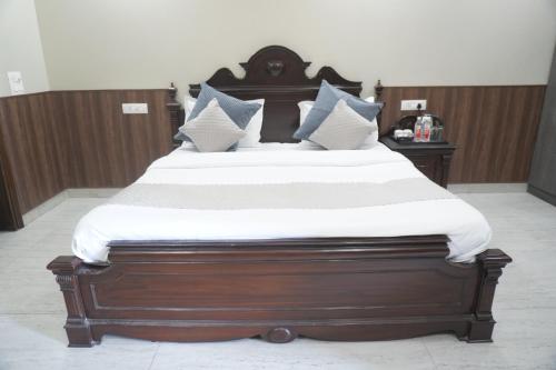 staybia hotel and service apartments sector 27 noida
