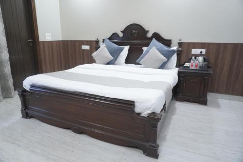 staybia hotel and service apartments sector 27 noida