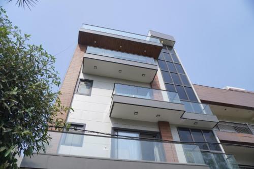 staybia hotel and service apartments sector 27 noida