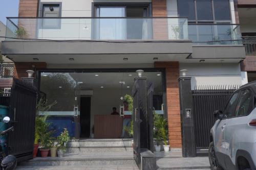 staybia hotel and service apartments sector 27 noida