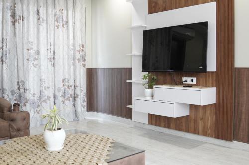 staybia hotel and service apartments sector 27 noida
