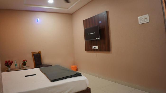 hotel neelam bar and restaurant