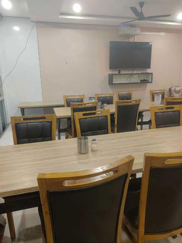 hotel neelam bar and restaurant