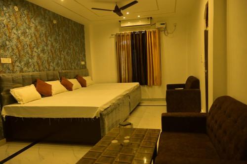 Bajrangbali Guest House,,5 star
