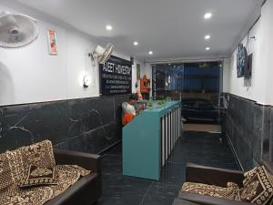 ajeet home stay walk in nizamudin railway station