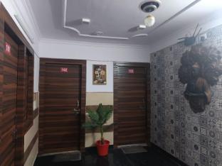 ajeet home stay walk in nizamudin railway station