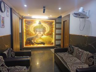 ajeet home stay walk in nizamudin railway station