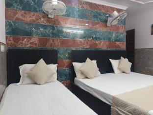 ajeet home stay walk in nizamudin railway station