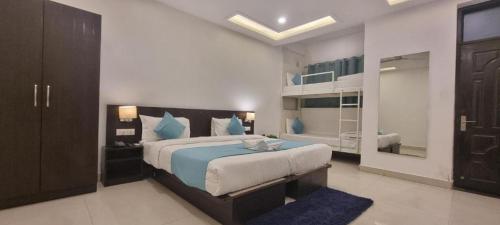 Hotel Rising Hills,,3 star