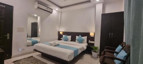 Hotel Rising Hills,,3 star