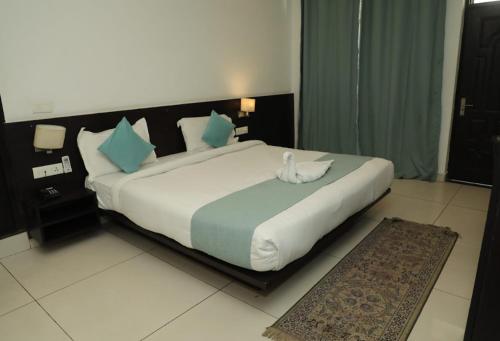 hotel rising hills