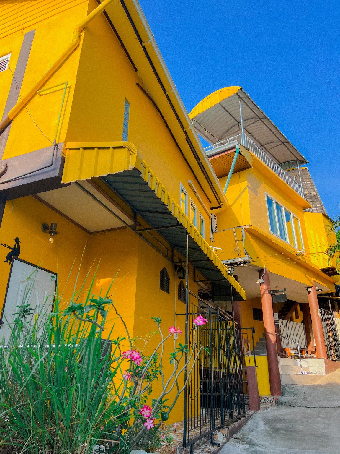 yellow house koh sichang