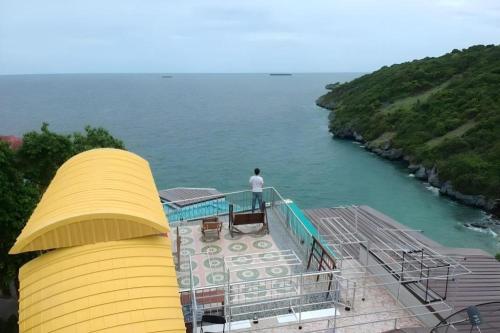 Yellow House Koh Sichang,,2 star