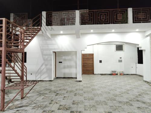 hotel shree radhe and banquet