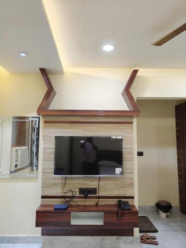 Hotel Shree Radhe & Banquet,,5 star