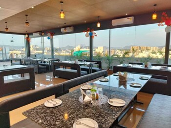 hotel maple residence