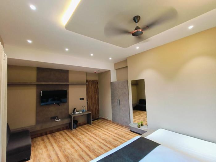 hotel maple residence