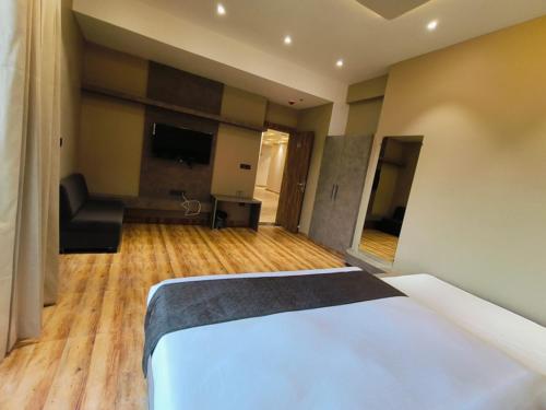 hotel maple residence