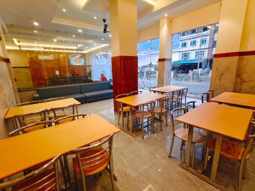 Hotel New Pratap,,2 star