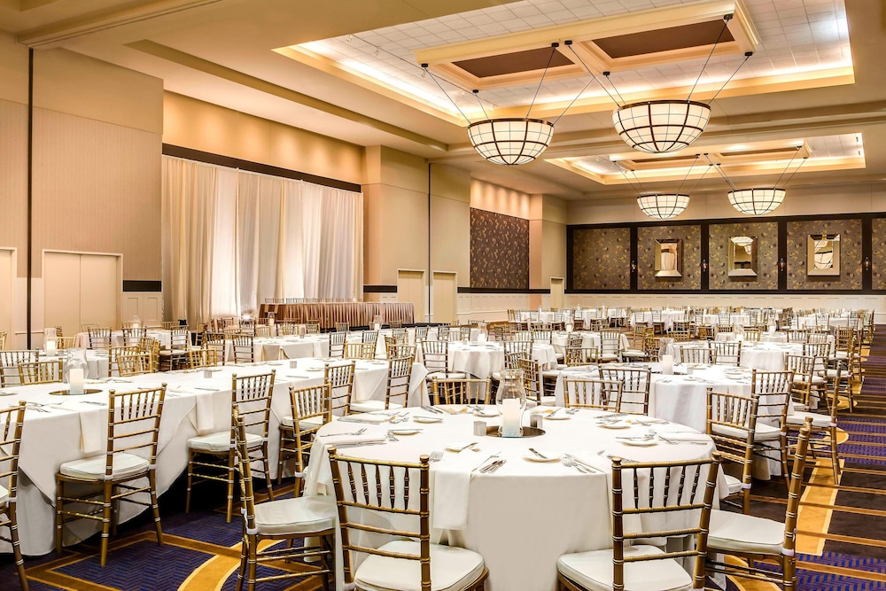 sheraton overland park hotel at the convention center