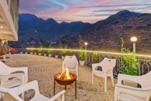 palm aryan pause by the stream