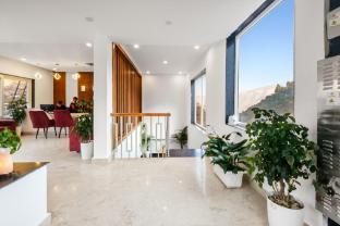 palm aryan pause by the stream