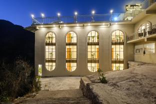 palm aryan pause by the stream