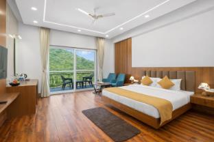 palm aryan pause by the stream