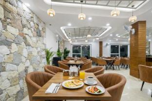 palm aryan pause by the stream