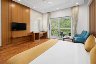 palm aryan pause by the stream