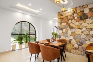 palm aryan pause by the stream