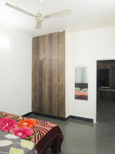 1 Bhk Apartment, Couple Friendly,,3 star
