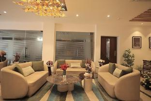 The Elegance,,3 star