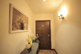 The Elegance,,3 star