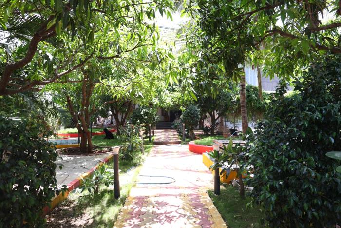 coconut lagoon agro resort