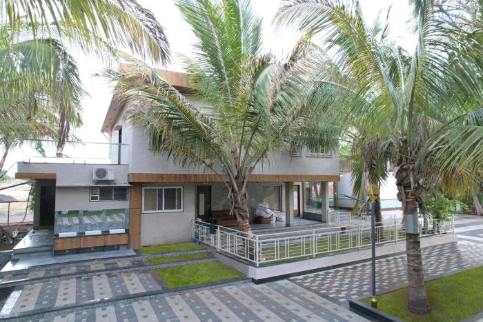 coconut lagoon agro resort