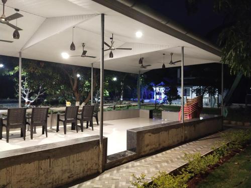 Malhar Baug Resort,,2 star