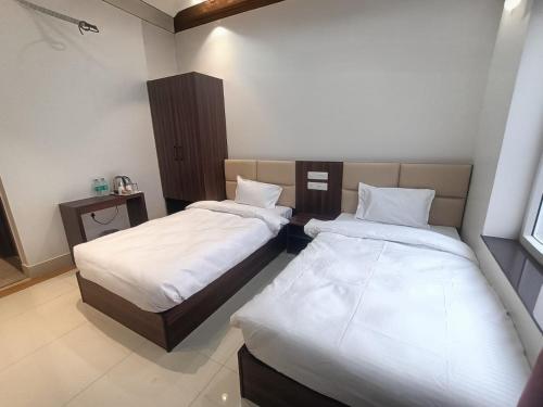 Hotel Rama Stay,,3 star