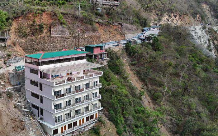 hotel vedic alaknanda