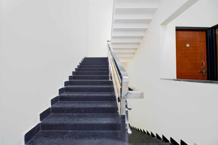 hotel o vip road near golden beach