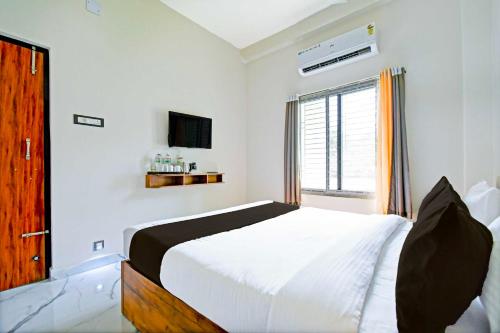 hotel o vip road near golden beach