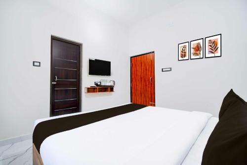 hotel o vip road near golden beach