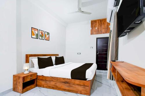 hotel o vip road near golden beach