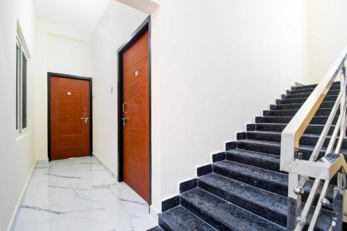 hotel o vip road near golden beach