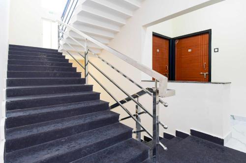 hotel o vip road near golden beach