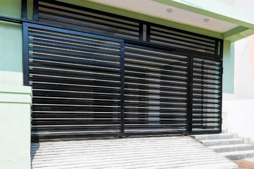 hotel o vip road near golden beach